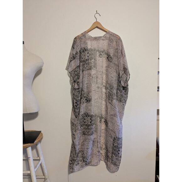 BCBGMaxazaria pink and black patterned Kimono - Picture 4 of 5